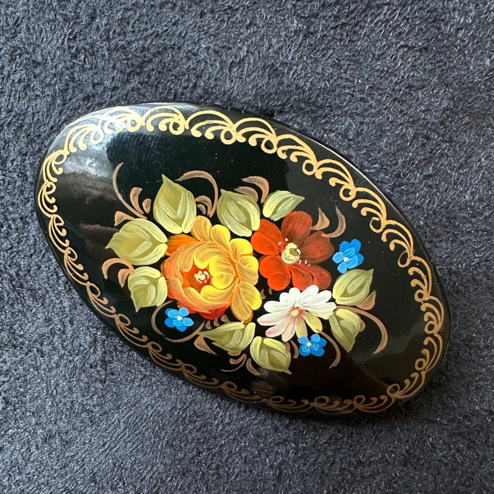 Vintage Hand Painted Floral Black Oval‎ Brooch Pin Ornate Gold Trim